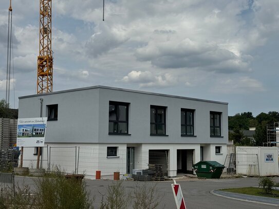 KfW40 Reihenhaus mit 126 m² Wohnfläche inkl. Garage & Photovoltaik + Wärmepumpe