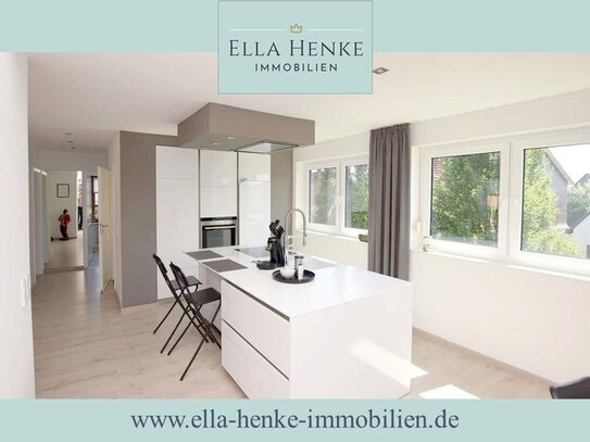 Traumhafte, sehr hochwertig ausgestattete, möblierte Maisonette-Wohnung mit Balkon.