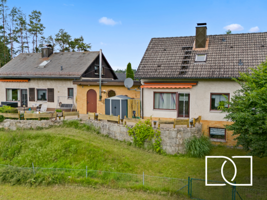 Wohnen im Grünen! Zwei Einfamilienhäuser auf einem großen Grundstück mit schöner Aussicht