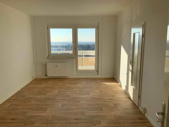 Hoch hinaus: Bezugsfertige 3-Raumwohnung mit Fahrstuhl und Balkon