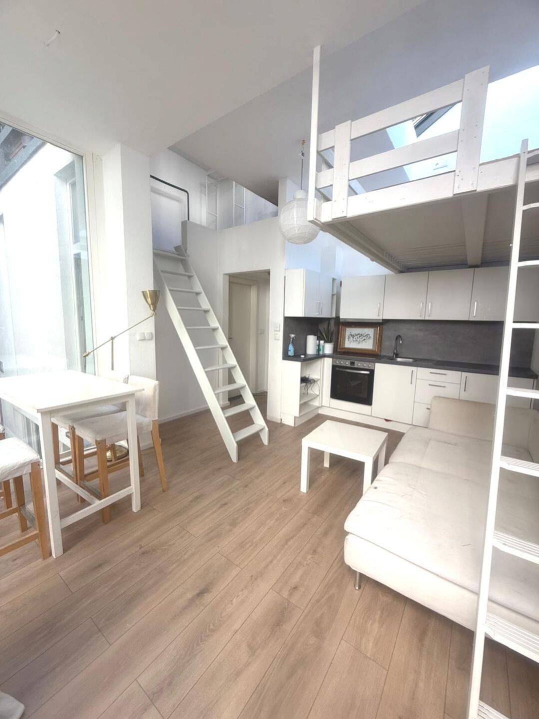 Einmaliges lichtdurchflutetes Studio-Apartment - Photo 1