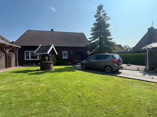 Wohnhaus mit EBK, Kaminofen, Garage, Carport und Ausbaufläche!