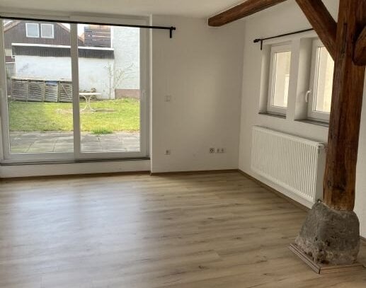 3 Zimmer EG-Wohnung mit separaten Eingang und Terrasse