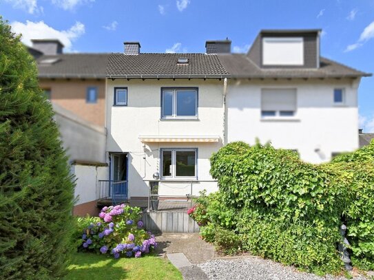 Die Alternative zur Eigentumswohnung - Reihenmittelhaus mit schönem Garten und 3 Garagen!