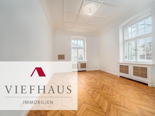 Kernsanierte 4,5-Zimmerwohnung in exklusiver Altbau-Stadtvilla mit Balkon