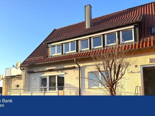 Großzügige Wohnung mit Balkon und Garage