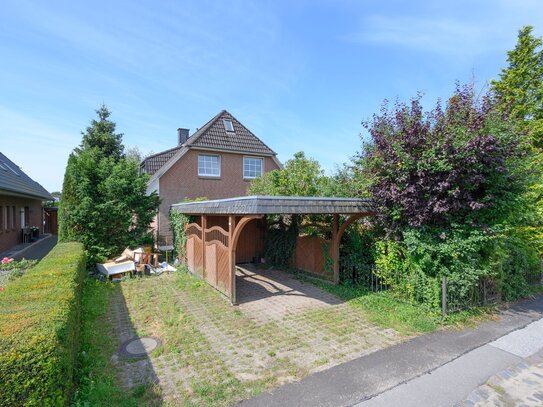 Ruhig gelegene Wohnung mit Balkon - Drei Zimmer und Reserveflächen im Spitzboden