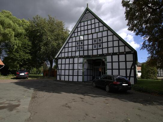 25.000 P. A., ZU 4 VERMIETET, 4 CARPORT-STELLPLÄTZE