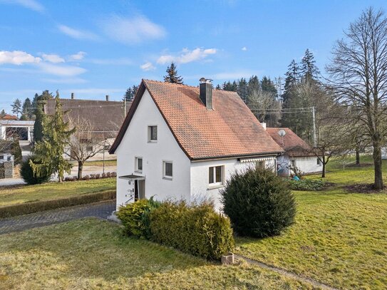 Viel Platz für Ideen! Einfamilienhaus mit schönem Grundstück in Hundersingen