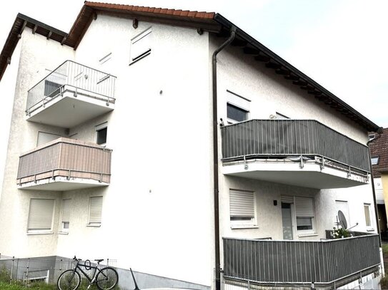 Großzügige 2,5-Zimmer-Wohnung mit Dachboden, Einbauküche und Balkon in ruhiger Lage