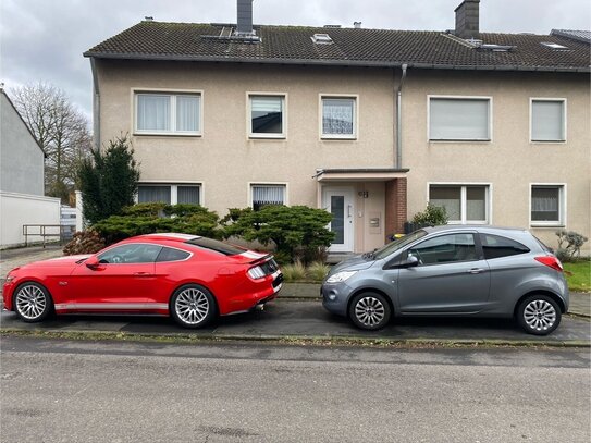 Seht gepflegtes 3-Familienhaus in guter Lager von Köln Auweiler