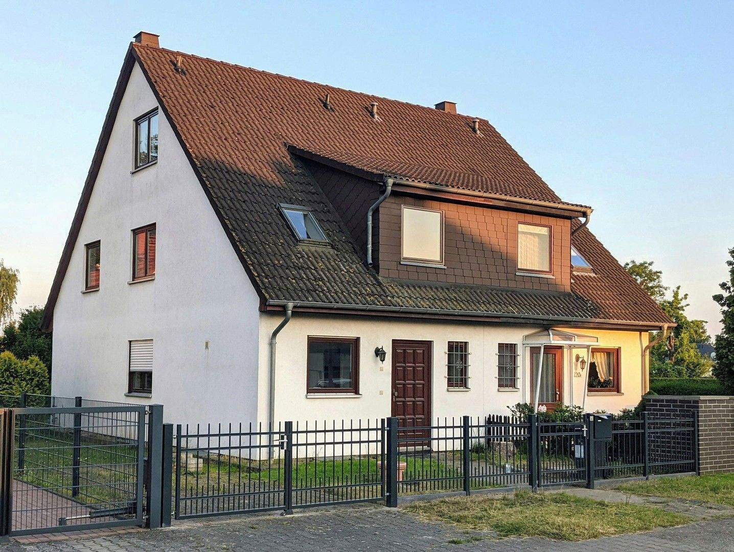 Renovierte Doppelhaushälfte mit Garten in Berlin-Mahlsdorf - Photo 1