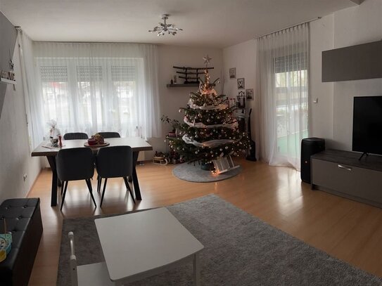 Schöne 3-Zimmer-Wohnung mit Küche, Tageslichtbad und großem Balkon