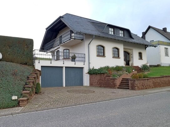 Energieeffizientes Einfamilienhaus im Landhaus-Stil in Mandern