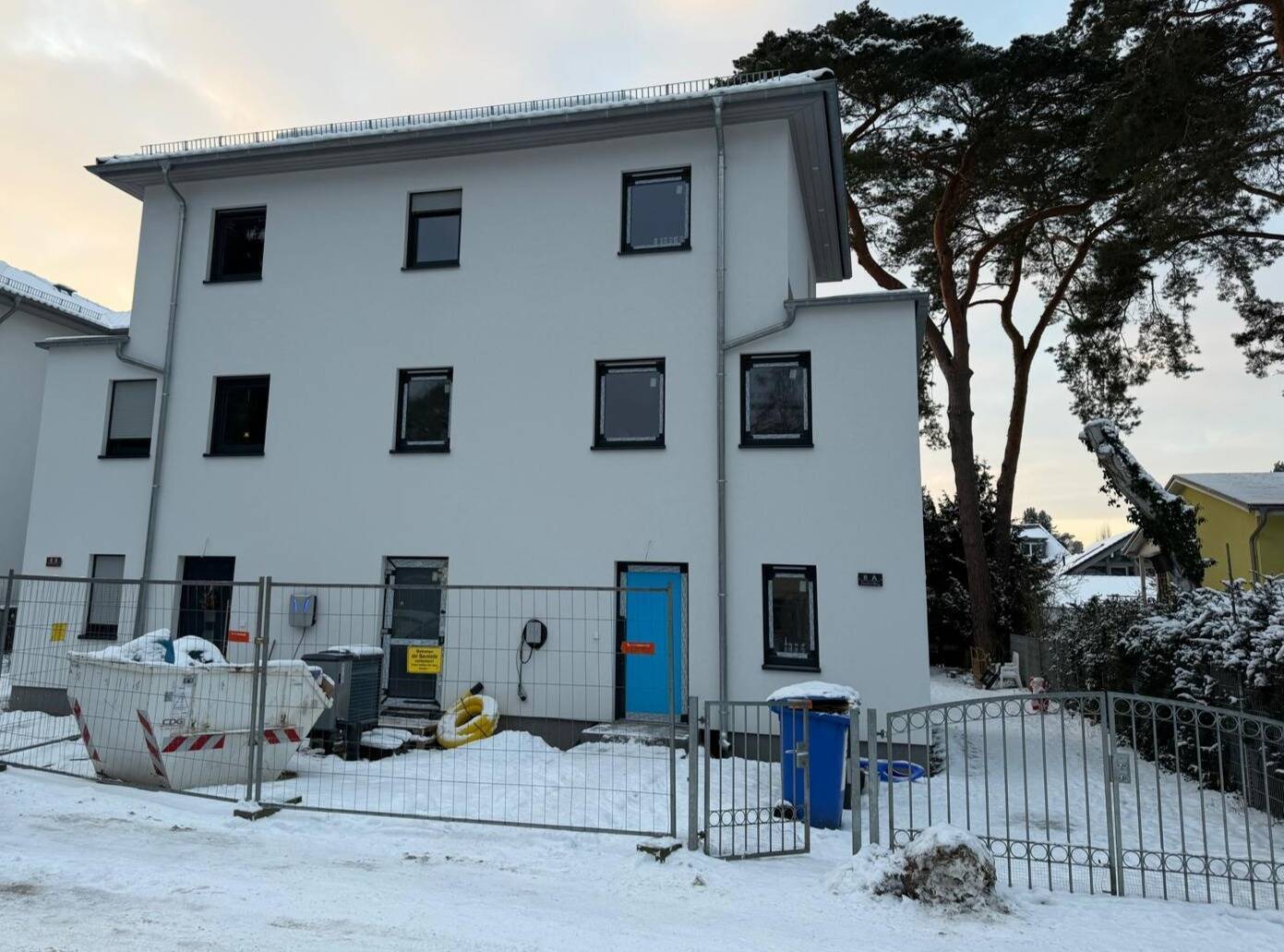 Neubau-Doppelhaushälfte (Bj. 2025) – A+, 4,5 Zimmer, Garten, Terrasse, Wallbox, 2 Stellplätze