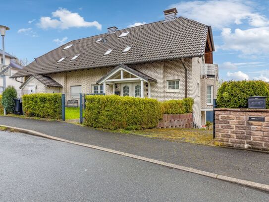 Modernes Einfamilienhaus mit Doppelgarage und ausgebautem Spitzboden in Nachrodt-Wiblingwerde