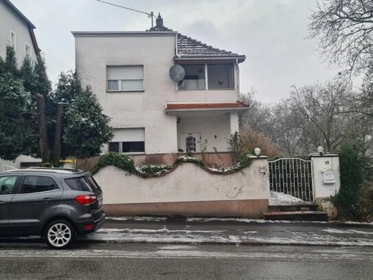 Freistehende kleine Stadtvilla in Neunkirchen