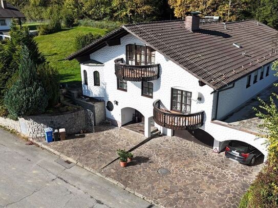 Sonniges Grundstück mit Wohnhaus in ruhiger Lage und traumhaftem Weitblick - bei wettertechnisch besten Voraussetzungen…