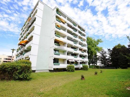 Ruhige und im Grünen gelegene, gepflegte 2-Zimmer-Wohnung mit großem Balkon.