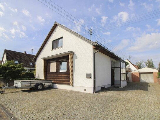 Freistehendes Einfamilienhaus mit großem Garten und Garage in Offingen