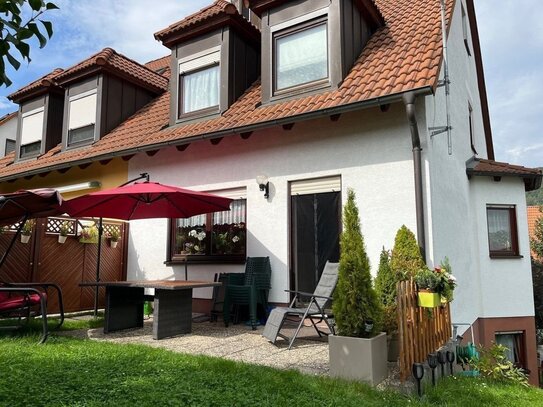 Gepflegte Doppelhaushälfte in ruhiger und grüner Wohnlage mit Garten und Garage