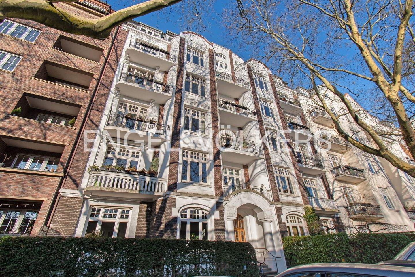 Endetage hoch über dem Isebekkanal: Lichtdurchflutet, ruhig und privat!