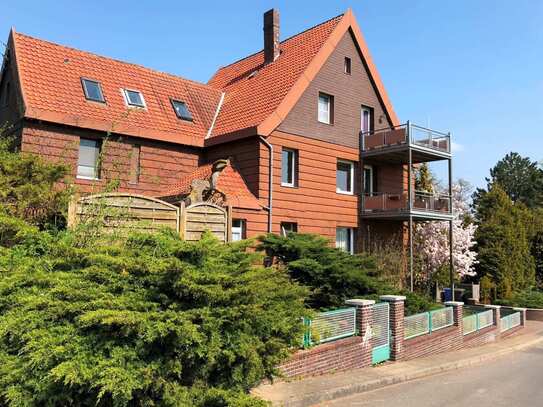 Mehrfamilienhaus mit großem Garten und Garagen in ruhiger Lage - für Naturliebhaber