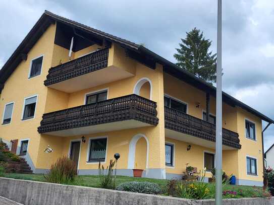 Geräumige Wohnung mit großem Balkon und herrlicher Fernsicht