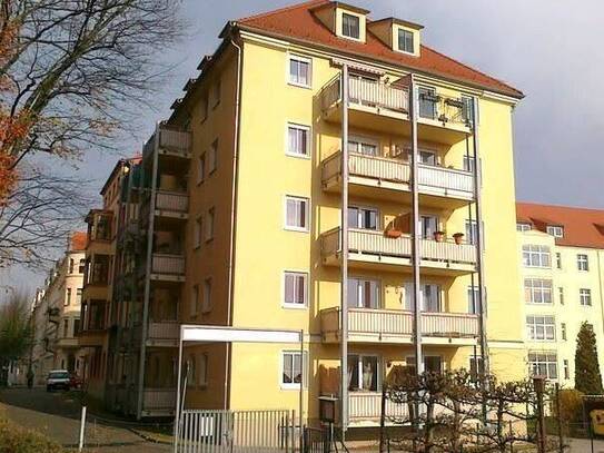 Eigentumswohnung mit Balkon, Garage, Fahrstuhl neben Tierpark ruhig gelegen
