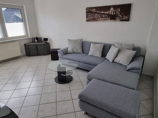 3 Zimmer Maisonette Wohnung, möbliert 60 qm, gut geschnitten mit Einzelgarage im Haus