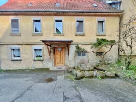 Historisches Bauernhaus mit Wintergarten, Scheune und Stallungen für leidenschaftlichen Handwerker