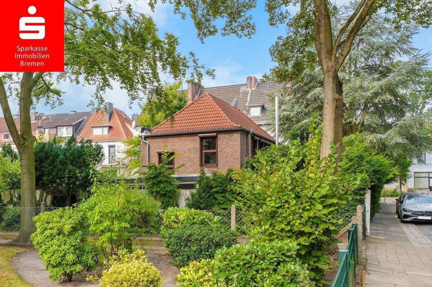 Bremen-Sebaldsbrück: Maisonettewohnung mit Doppelhauscharakter - gepflegt, mit Terrasse und Carport