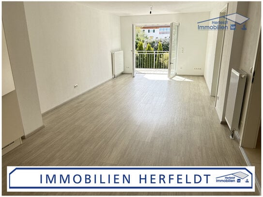 Moderne, barrierefreie 2-Zimmer-Wohnung mit Westbalkon, Aufzug und Stellplatz - sofort bezugsfrei