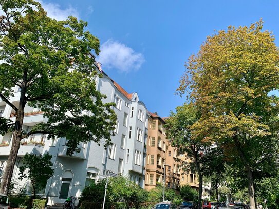 Vermietete 3,5 Zimmer-Wohnung mit Loggia in Jugendstil-Altbau unweit Südwestkorso, Berlin-Friedenau, Privatverkauf