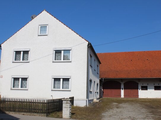 WOHNHAUS mit Scheune und Nebengebäuden in der Ortsmitte von 86565 Gachenbach - renovierungs- und sanierungsbedürftig