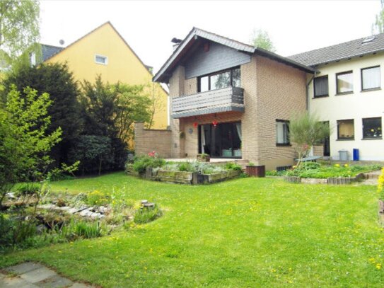 Schönes freistehendes Einfamilienhaus mit Garten, Terrasse, sechs Zimmern, Kamin in Pesch, Köln