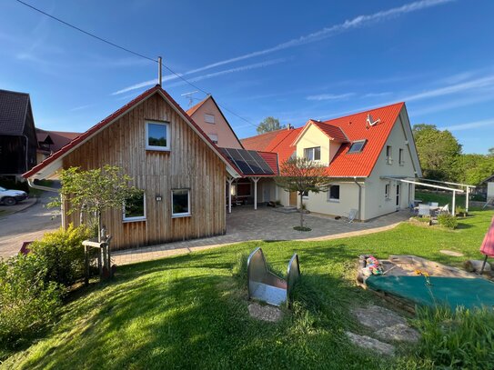 Neubau, Einfamilienhaus mit großen Grundstück, Ortsrand, idyllisch, energieeffizient