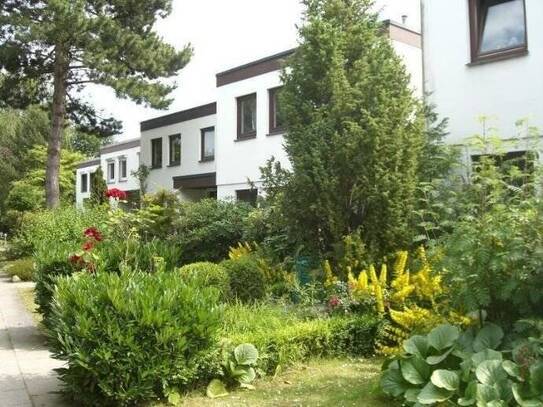 Gepflegtes Reihenhaus in Hamburg-Osdorf, nahe der INTERNATIONALEN SCHULE.