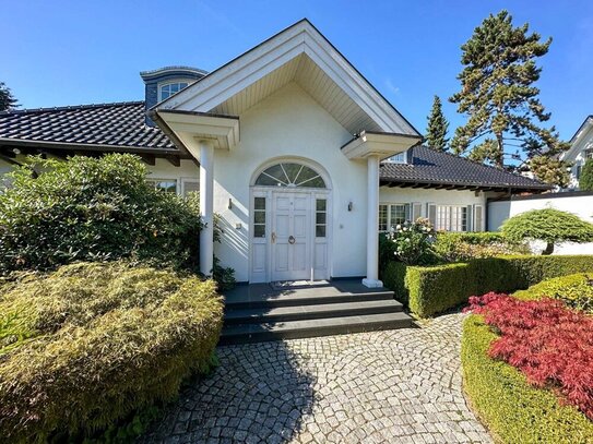 Elegante Villa mit malerischem Brunnen in exklusiver Lage Bad Homburg