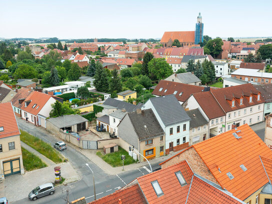 Einfamilienhaus vor dem Stadttor der historischen Altstadt