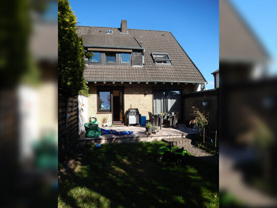 *** GEPFLEGTE DHH in BEGEHRTER LAGE mit GARAGE ***