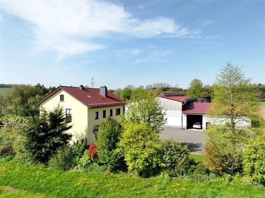 Wohnhaus in Alleinlage mit Nebengebäuden, viel Potenzial, ideal für Tiere! Nähe Herborn!