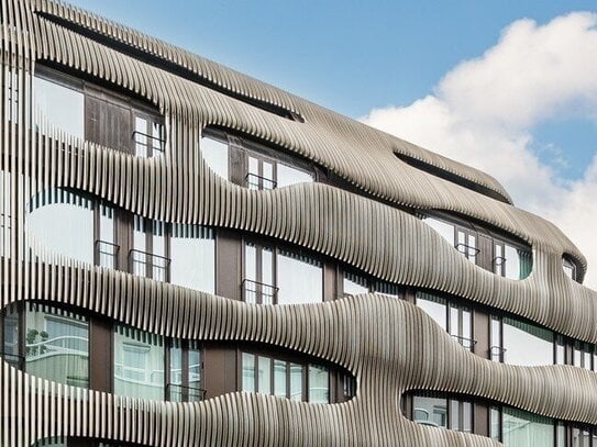 113 m² große 3-Zimmerwohnung mit Südloggia und Tiefgarage in einer Architekturikone in Berlin-Mitte