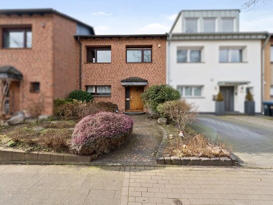 Reihenmittelhaus im Splitlevel mit großem Garten und Garage im Zentrum von Langenfeld-Immigrath