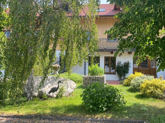 Sanierte 4 Zimmer-Wohnung mit wunderschönem Garten in idyllischer dörflicher Lage