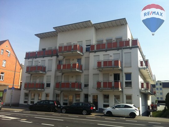 Moderne, helle 3 ZKB-Wohnung mit Balkon in zentraler Lage