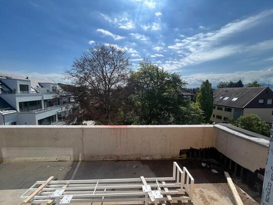 Exklusive 3,5 Zimmer-Maisonette mit Aufzug, Dachterrasse u. Einbauküche in Kirchheim-Teck