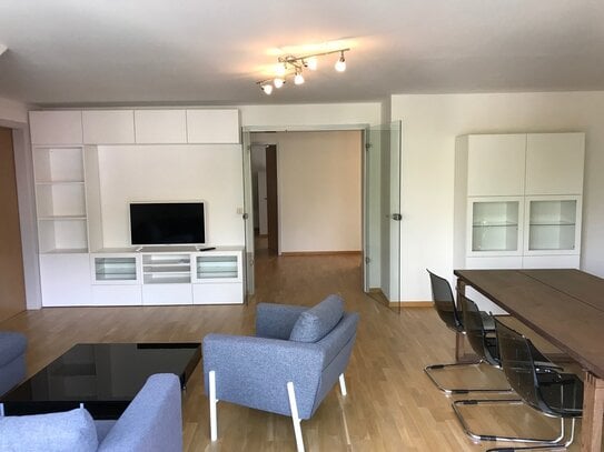 Vollmöblierte 5-Zimmer-Maisonette-Wohnung mit Rheinblick