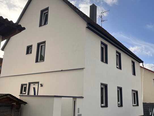 Großes Einfamilienhaus freistehend mit Terrasse und Garten