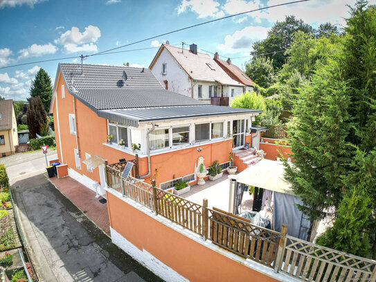 Stilvolles Einfamilienhaus mit kleiner ELW und großer Terrasse in Wellesweiler